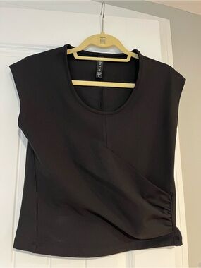 Athleta Black Sleeveless Crewneck Tank Top